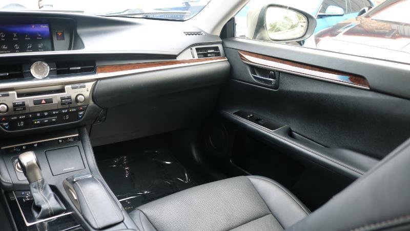 Used 2018 Lexus ES 350 w/ Navigation System Package FWD image 17