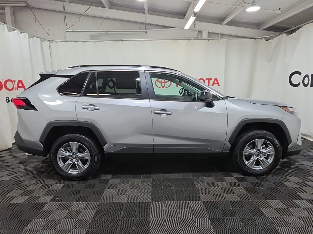 Used 2025 Toyota RAV4 LE image 9