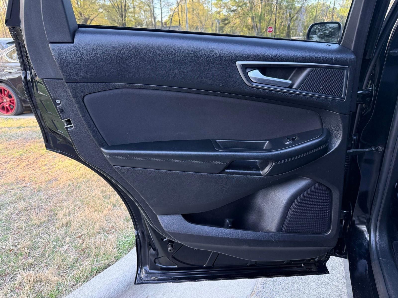 Used 2017 Ford Edge SE image 27