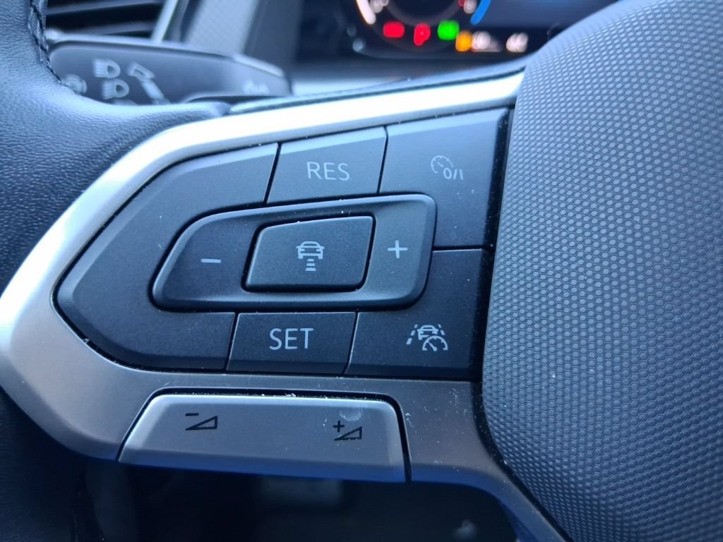 Used 2025 Volkswagen Atlas Peak Edition SE AWD/4WD image 17