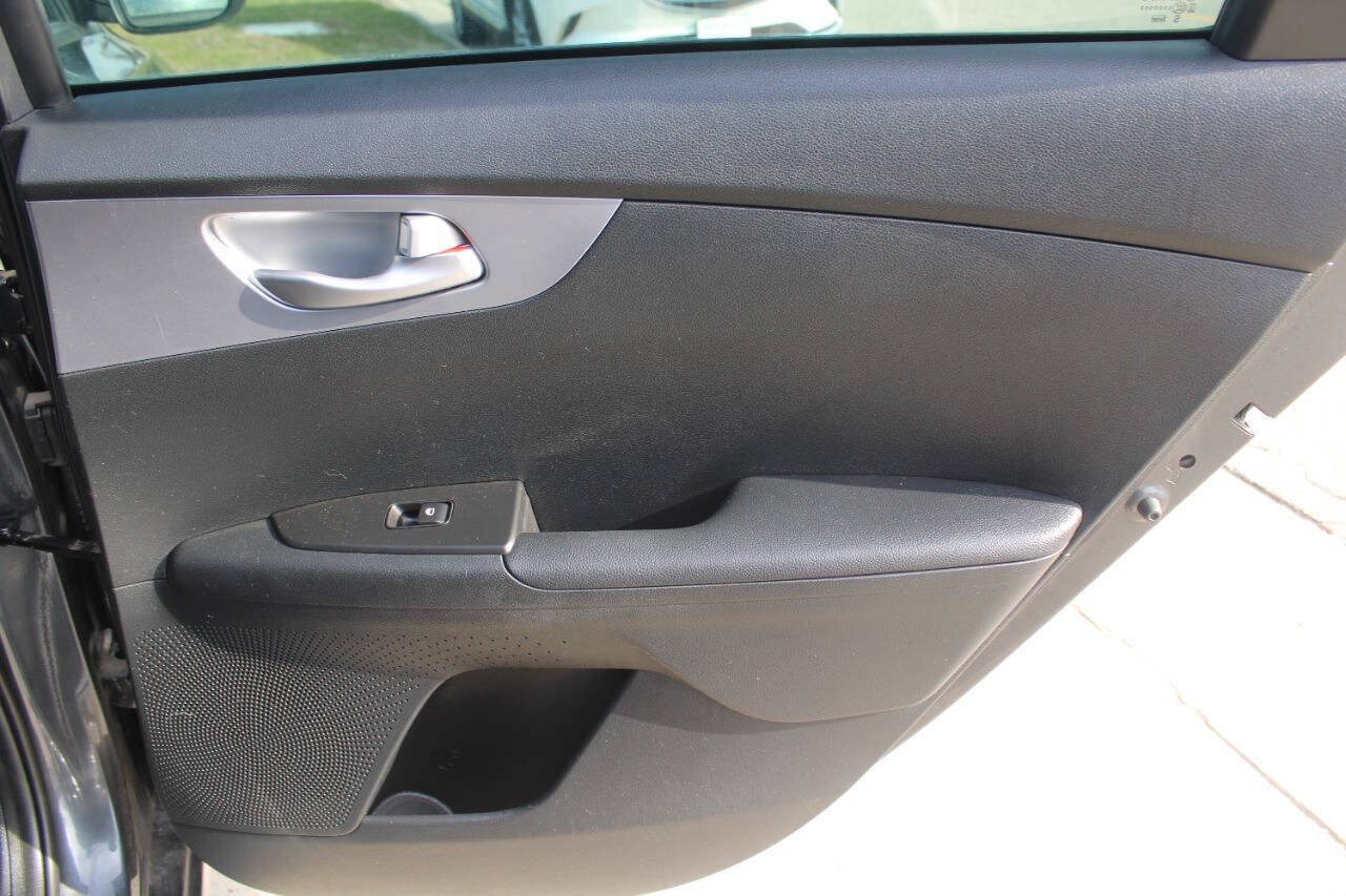 Used 2022 Kia Forte LXS image 5