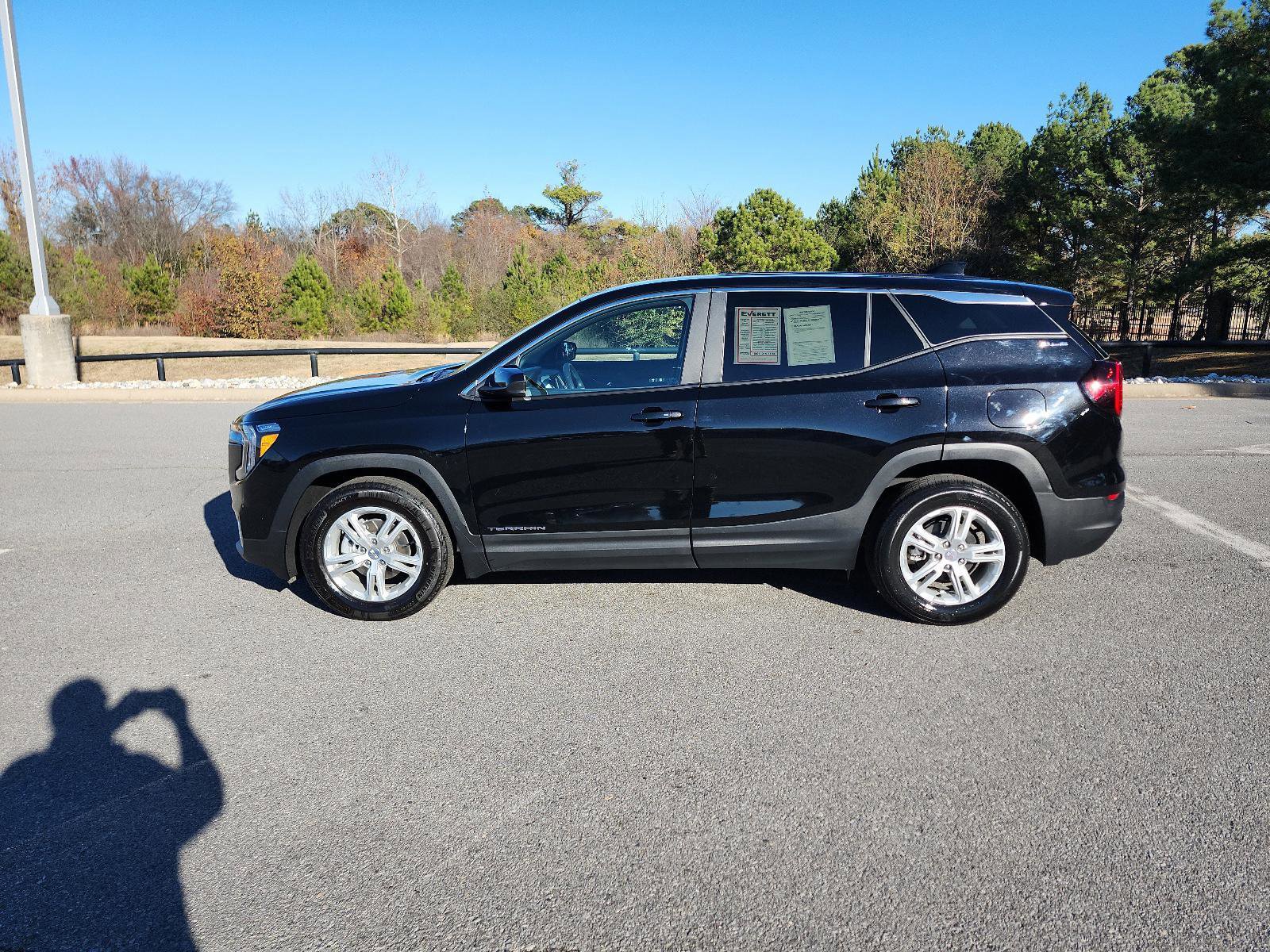 Certified 2023 GMC Terrain SLE image 2