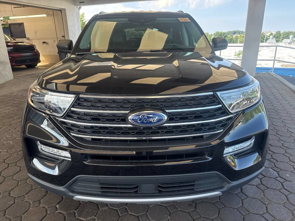 Used 2024 Ford Explorer XLT w/ Equipment Group 202A AWD/4WD image 2