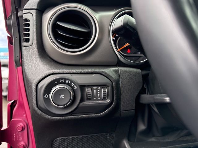 Used 2022 Jeep Wrangler Willys AWD/4WD image 22