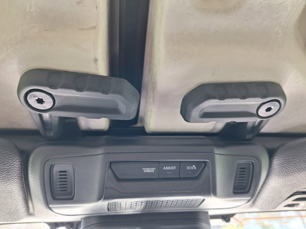Used 2024 Jeep Wrangler Sahara image 18