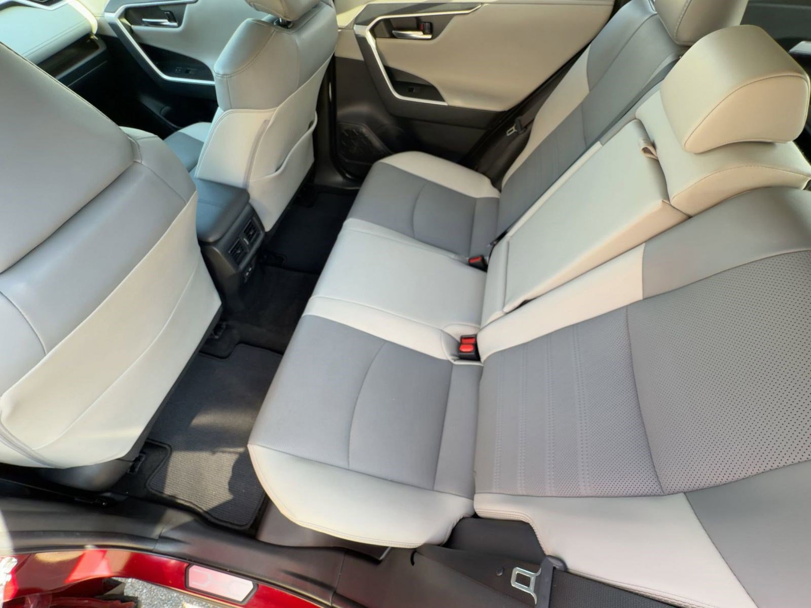 Used 2023 Toyota RAV4 Limited image 20