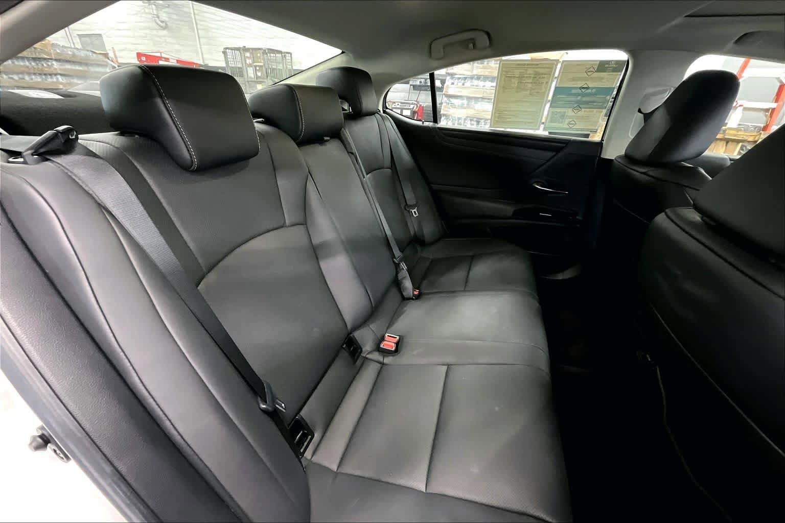 Used 2024 Lexus ES 300h w/ Premium Package FWD image 21
