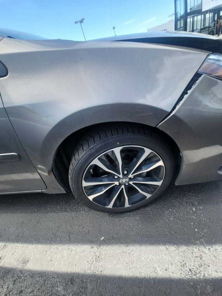 Used 2018 Toyota Corolla SE w/ SE Premium Package FWD image 12