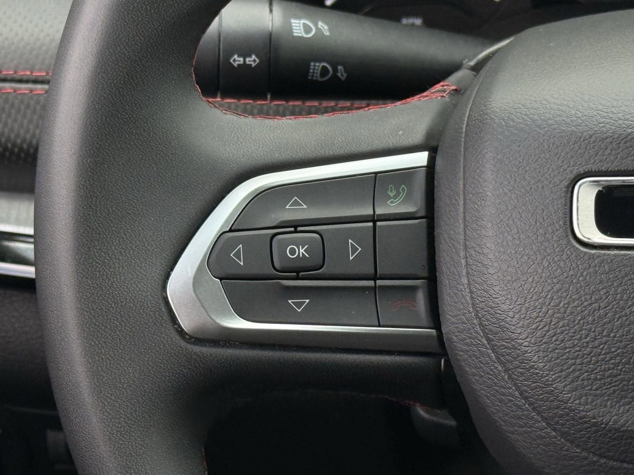 Used 2025 Jeep Compass Trailhawk AWD/4WD image 13