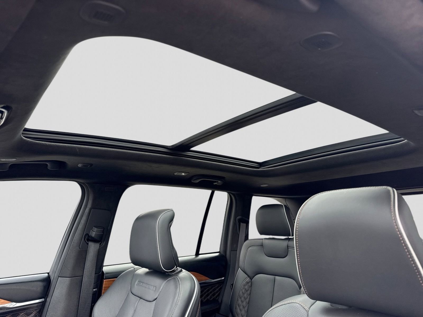 Used 2023 Jeep Grand Cherokee Summit image 22