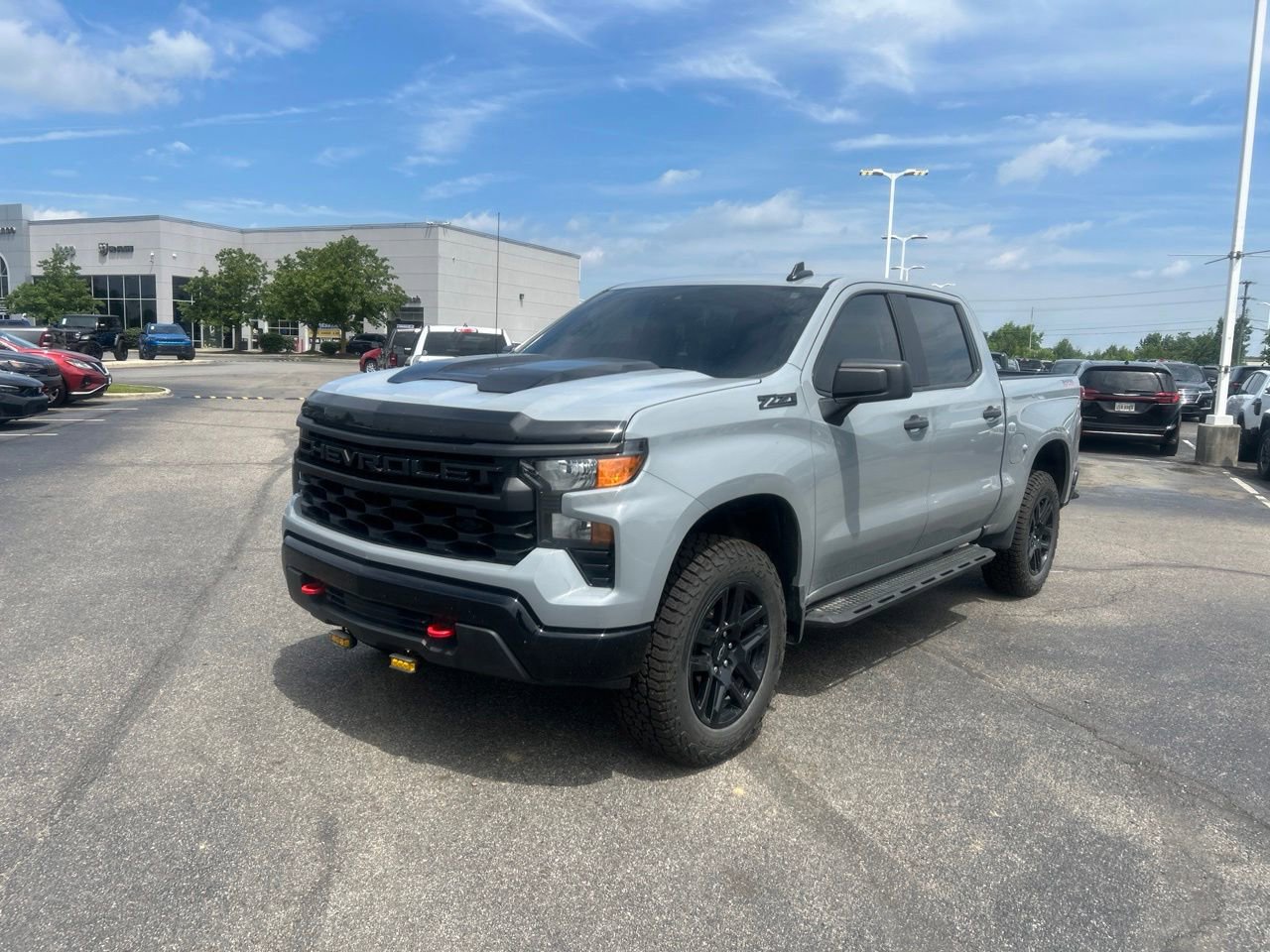 Used 2024 Chevrolet Silverado 1500 Custom Trail Boss w/ LPO, Dark Essentials Package AWD/4WD image 7