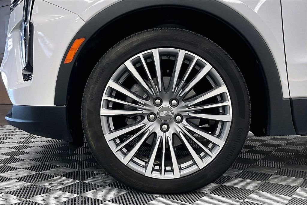Used 2024 Cadillac XT4 Premium Luxury image 8