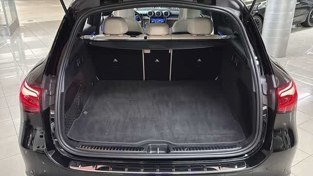 Used 2025 Mercedes-Benz GLC 300 4MATIC image 32