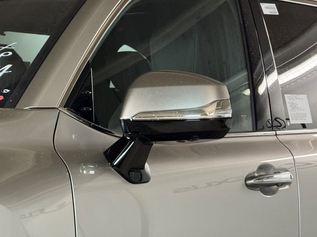 New 2025 Lexus LX 700h Luxury image 7