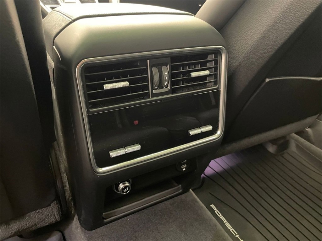 Used 2022 Porsche Cayenne Platinum Edition image 16