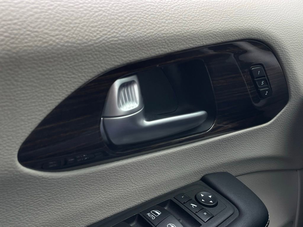 Used 2024 Chrysler Pacifica Limited image 13