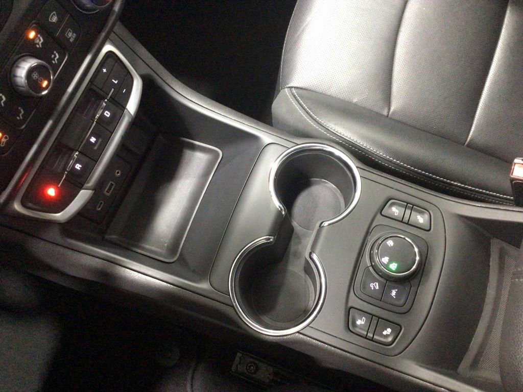 Used 2024 GMC Terrain SLT image 17