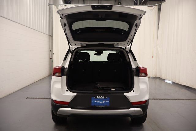 Used 2025 Chevrolet TrailBlazer LT AWD/4WD image 18