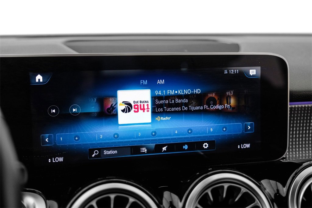 Used 2020 Mercedes-Benz GLB 250 w/ Premium Package image 32