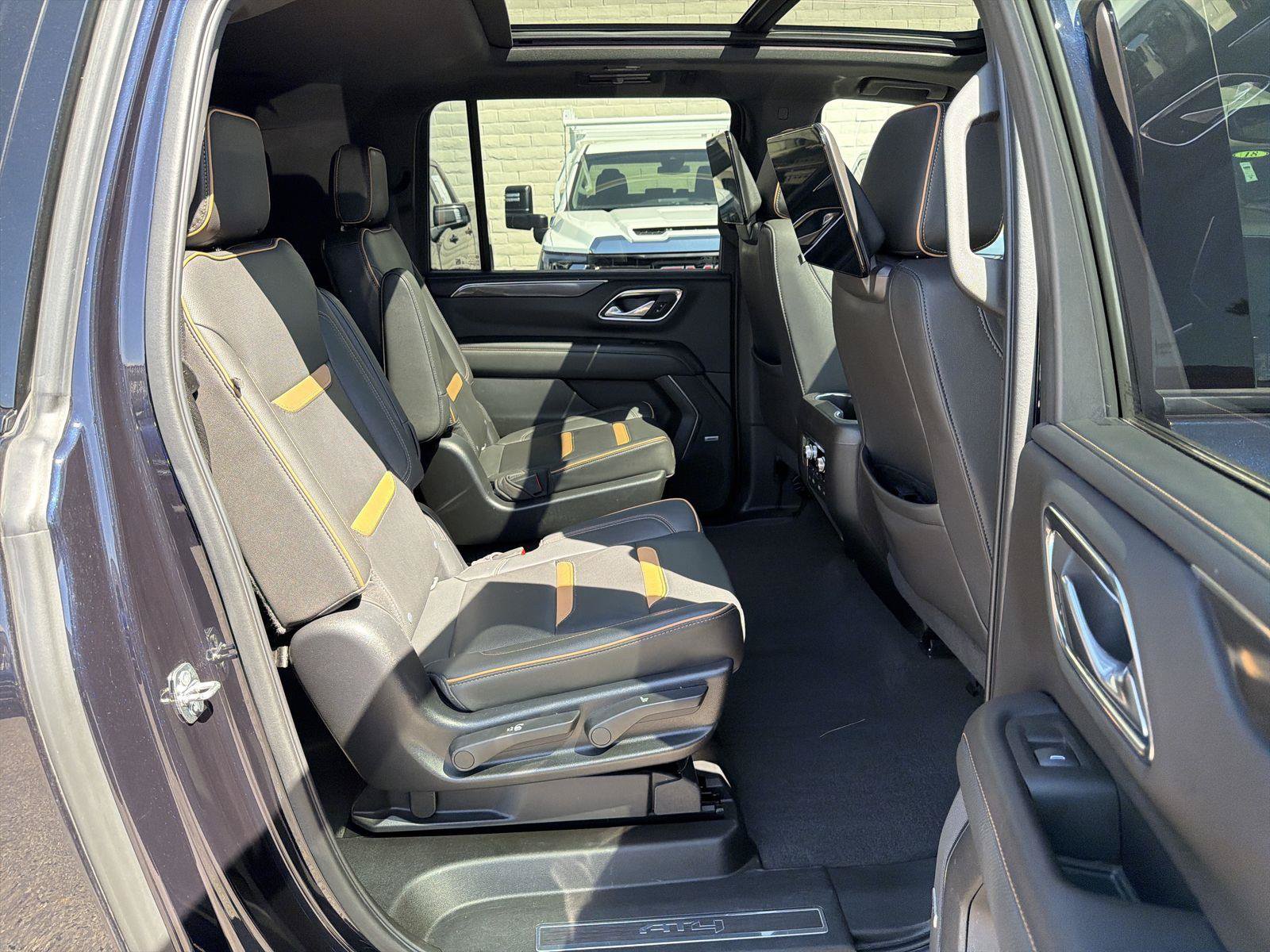 Used 2022 GMC Yukon XL AT4 w/ AT4 Premium Package AWD/4WD image 27
