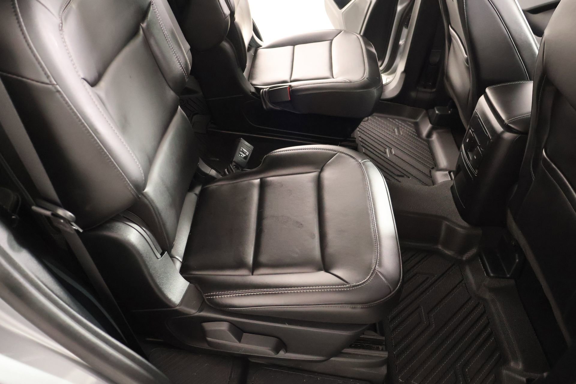 Used 2024 Ford Explorer XLT w/ Equipment Group 202A image 16