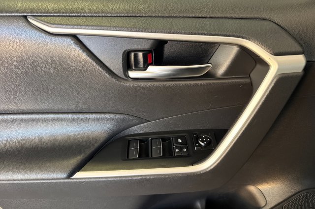 Certified 2025 Toyota RAV4 XLE AWD/4WD image 14