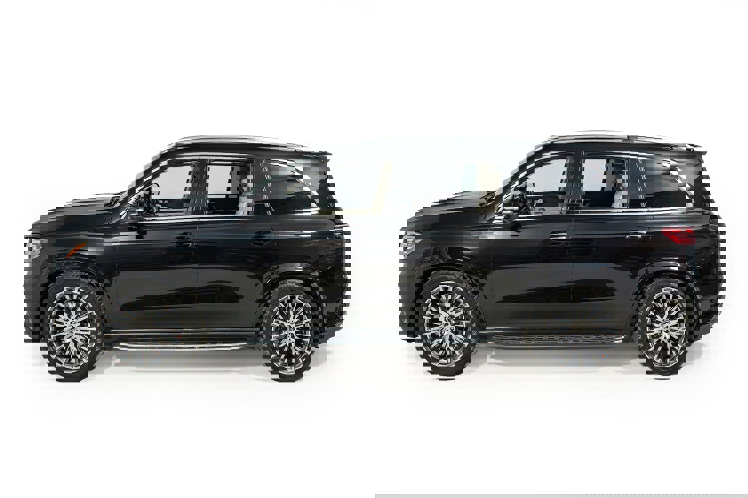 Used 2024 Mercedes-Benz GLS 580 4MATIC image 3