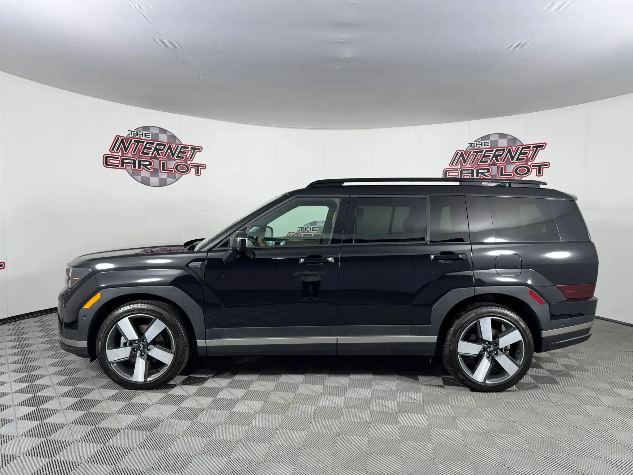 Used 2024 Hyundai Santa Fe Limited AWD/4WD image 4