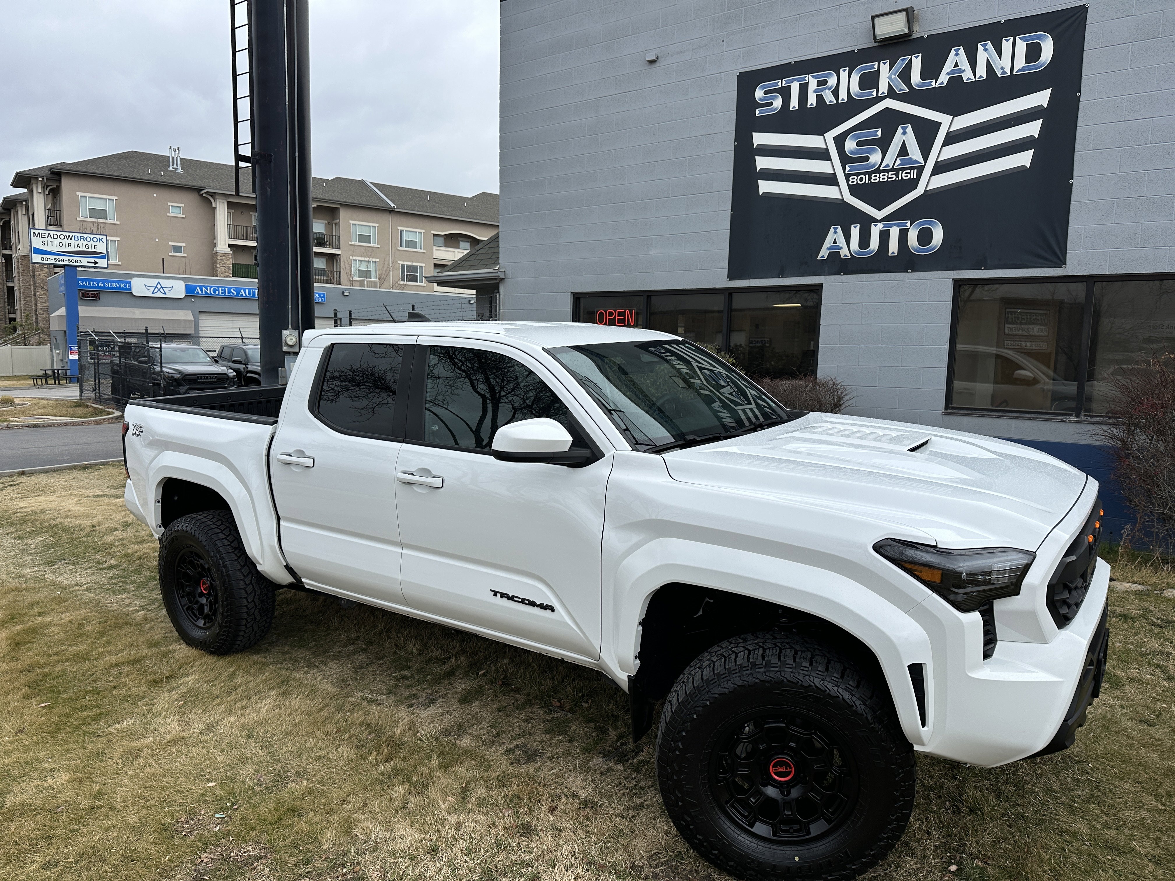 Used 2024 Toyota Tacoma TRD Sport AWD/4WD image 2