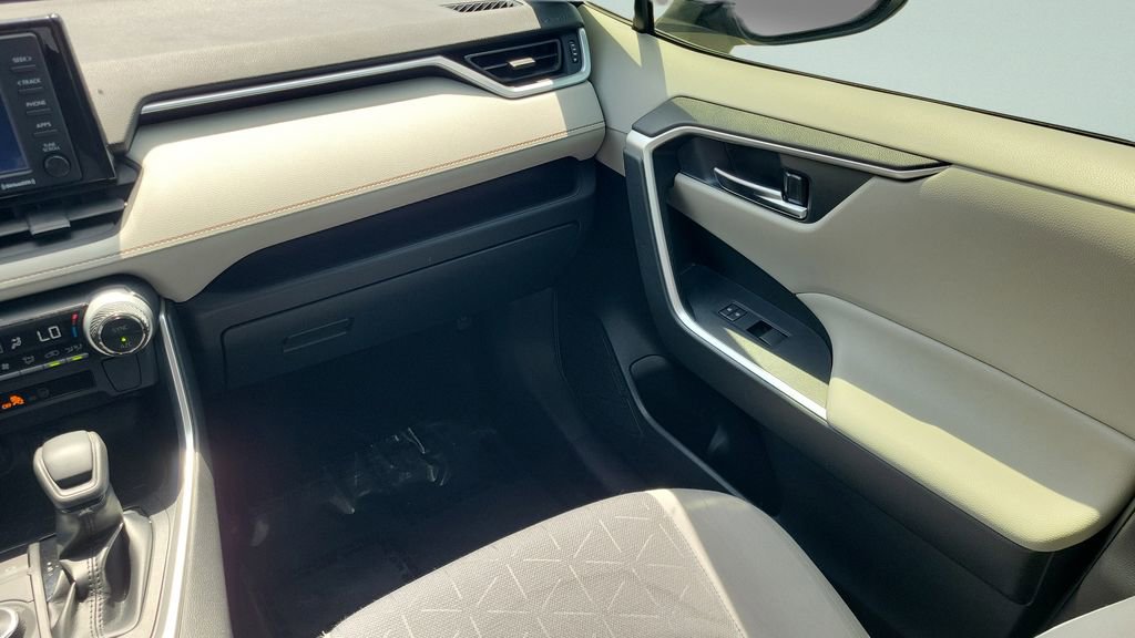 Used 2020 Toyota RAV4 XLE AWD/4WD image 13