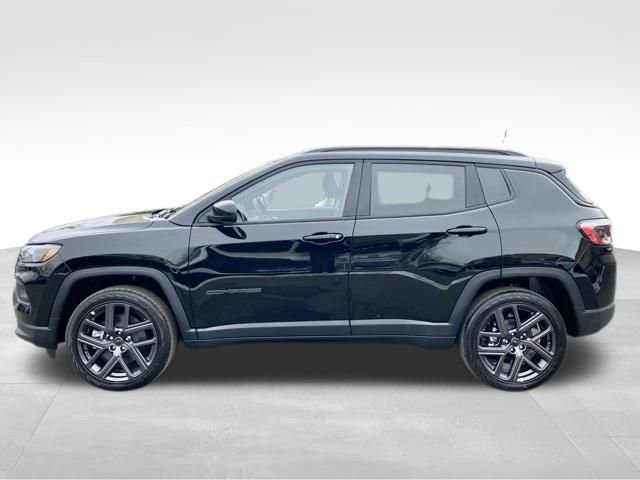 New 2026 Jeep Compass Latitude w/ Sun and Sound Group image 4