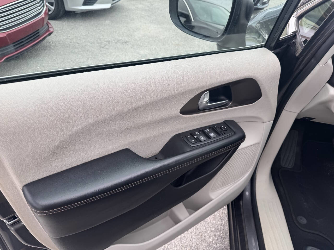 Used 2017 Chrysler Pacifica LX image 8