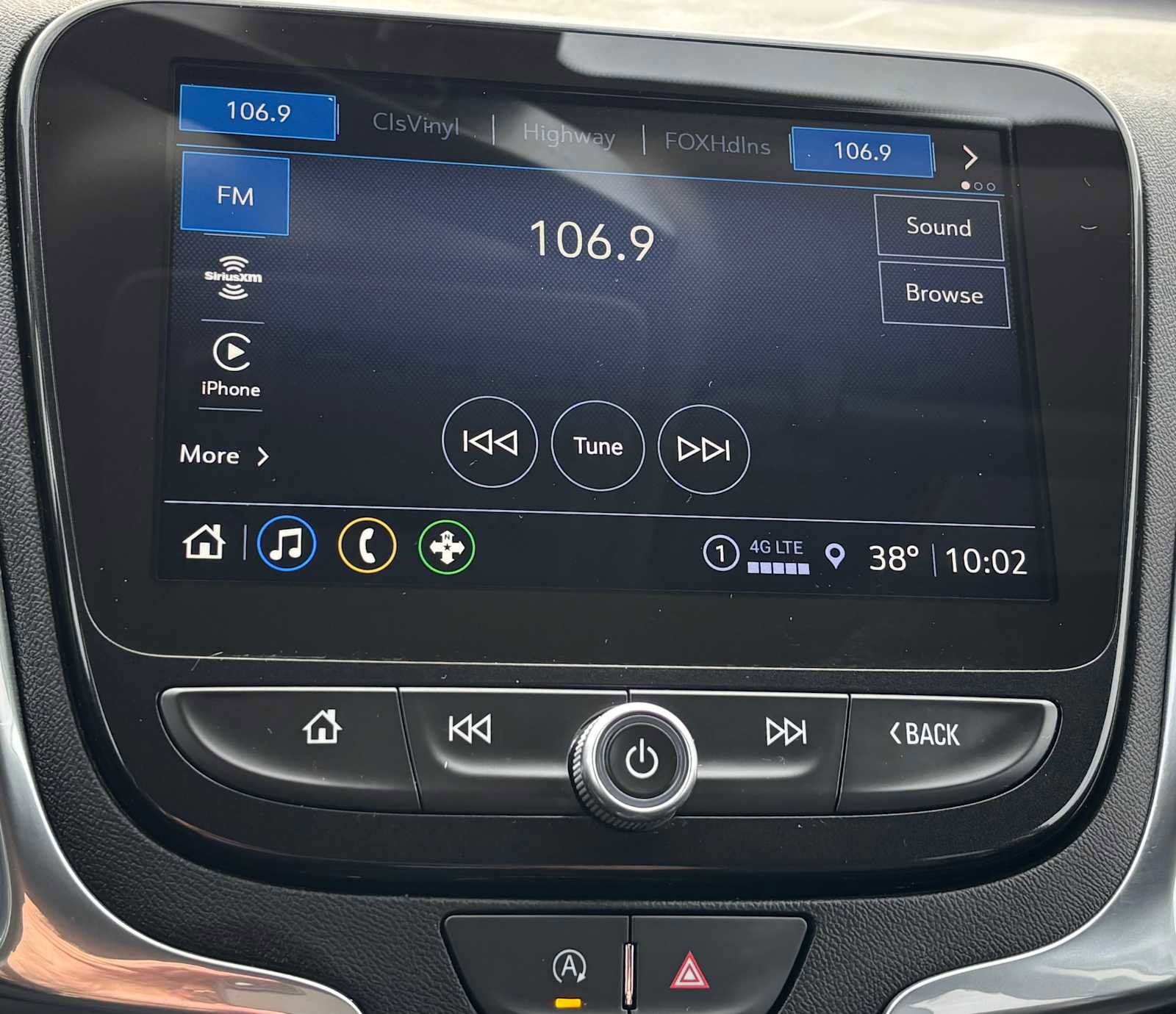 Used 2024 Chevrolet Equinox Premier image 28