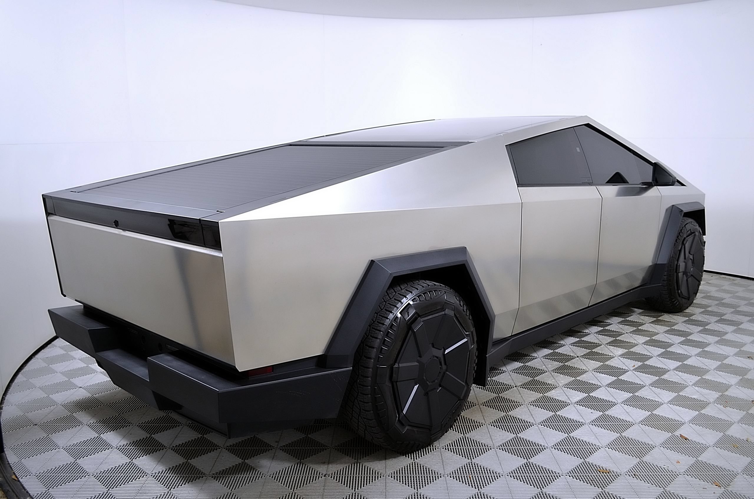 Used 2024 Tesla Cybertruck Cyberbeast AWD/4WD image 8