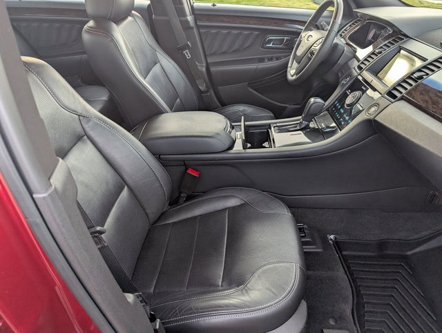 Used 2018 Ford Taurus Limited image 4