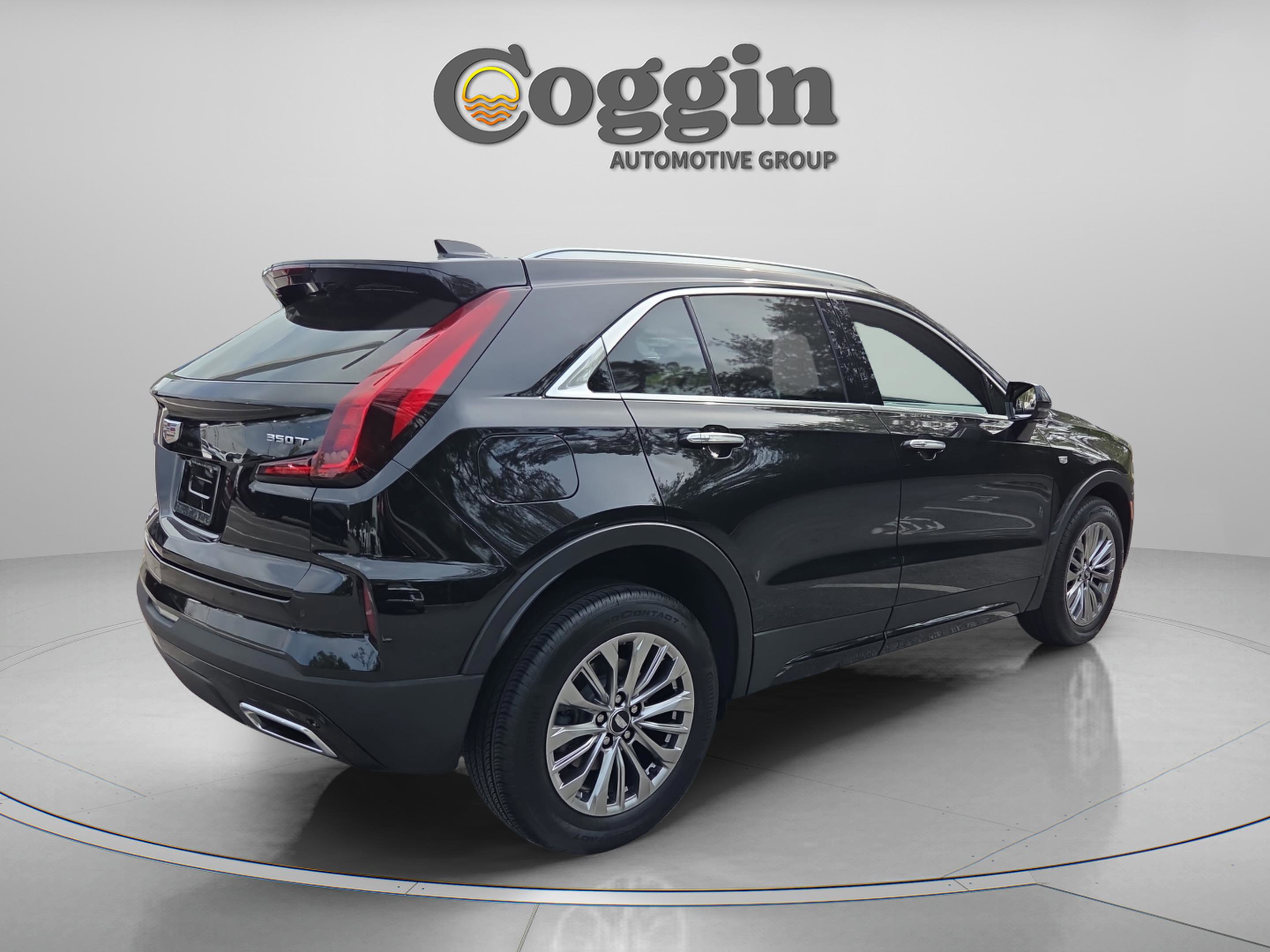 Used 2024 Cadillac XT4 Premium Luxury w/ Cold Weather Package image 10
