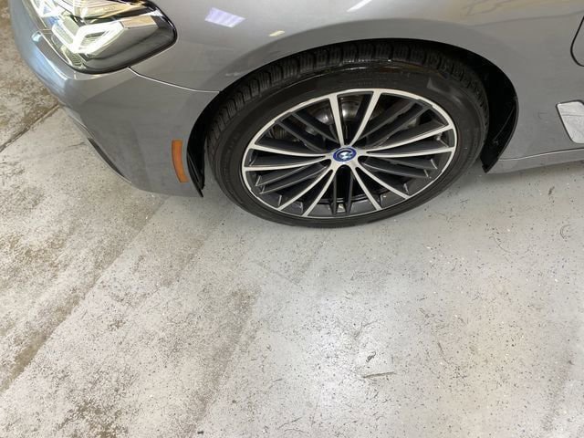 Used 2023 BMW 530e w/ Premium Package RWD image 11