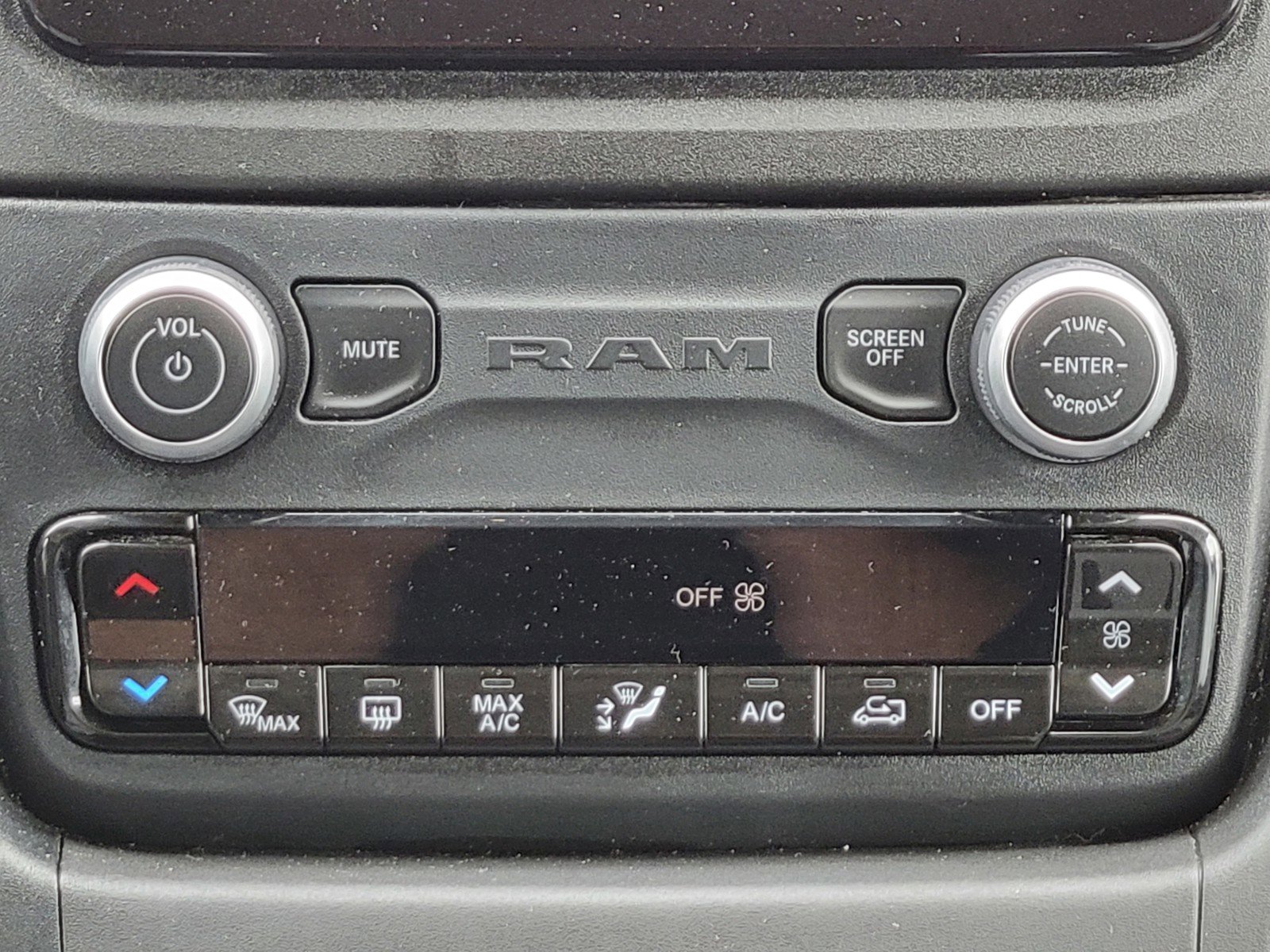 New 2024 RAM ProMaster 3500 w/ Cold Weather Group image 22