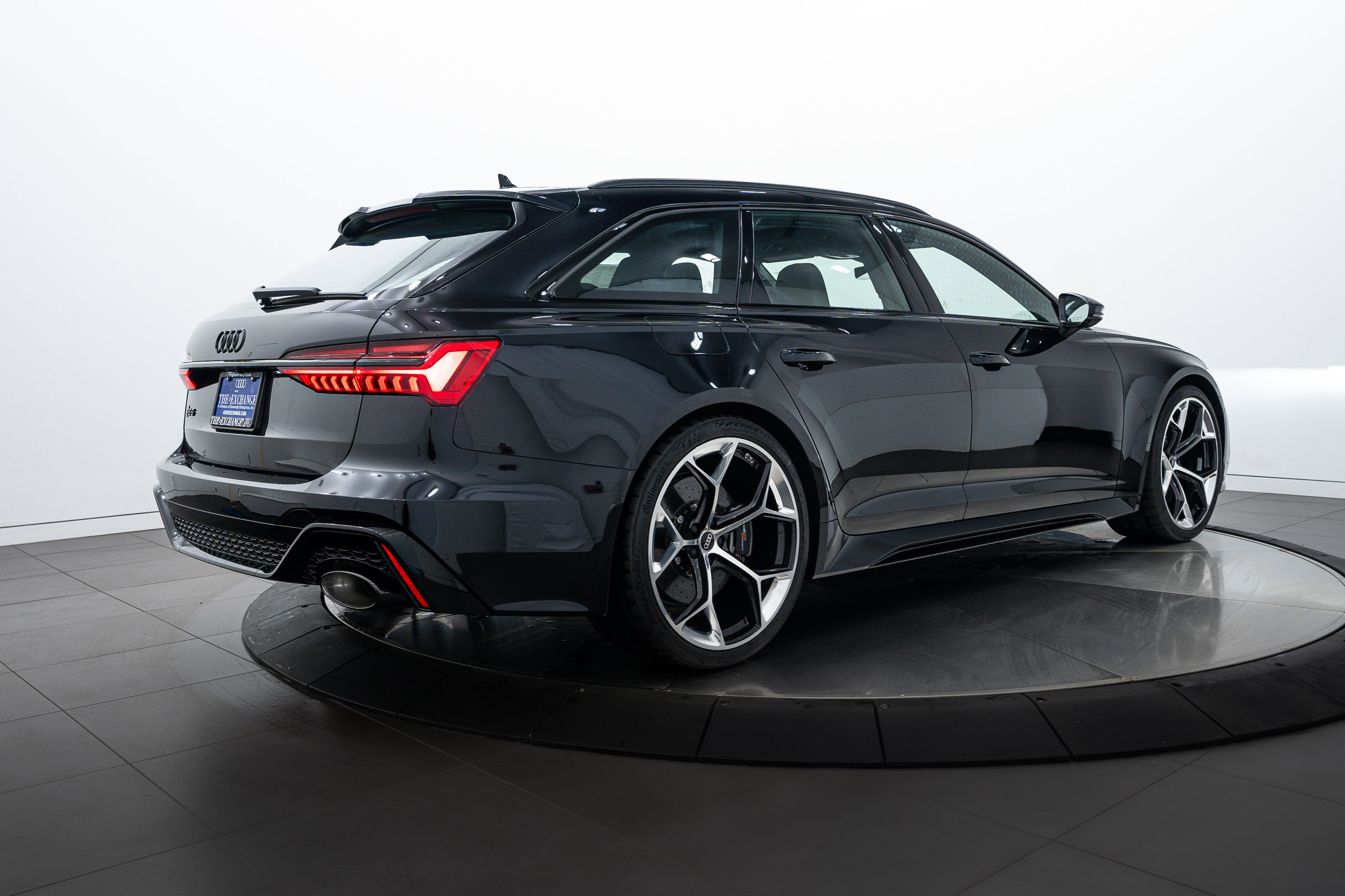 New 2025 Audi RS 6 performance image 4