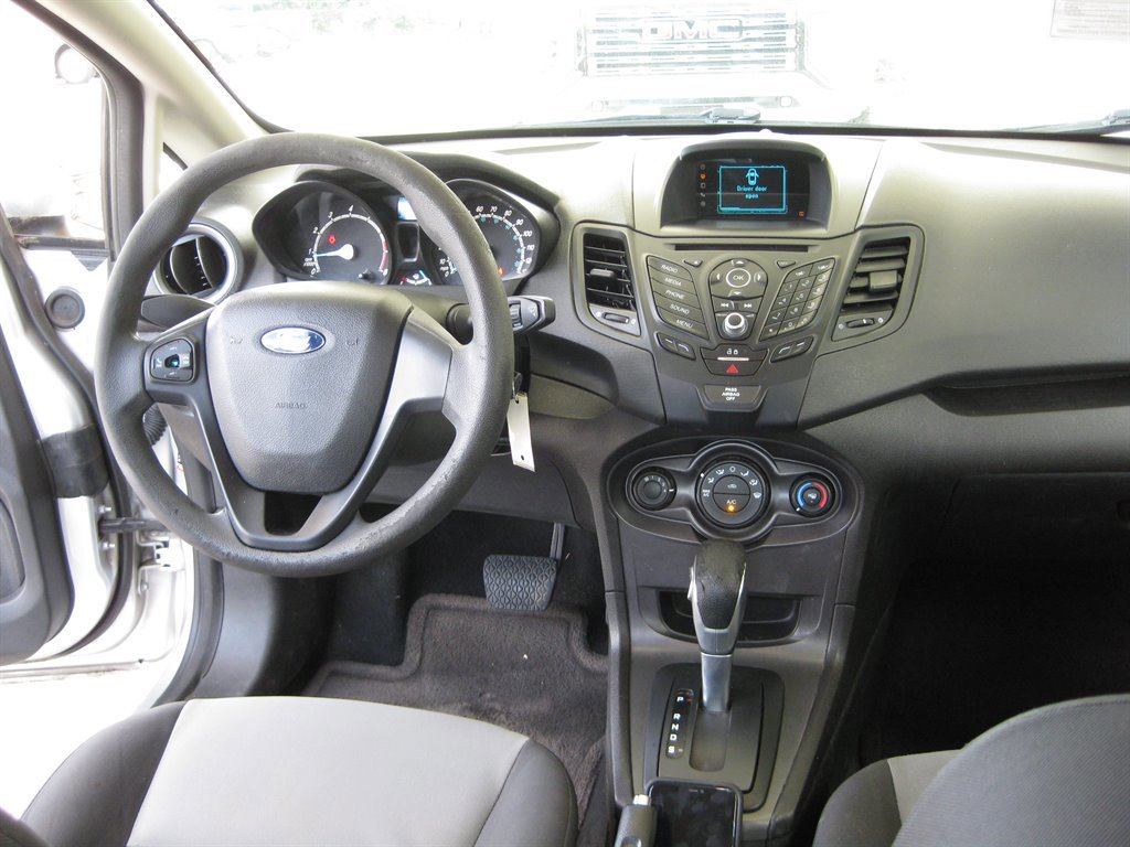 Used 2016 Ford Fiesta S image 29