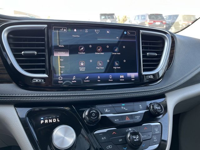Used 2023 Chrysler Pacifica Limited image 47