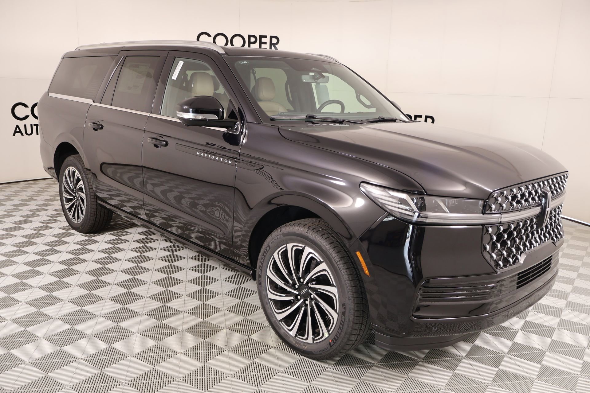 New 2026 Lincoln Navigator L Black Label AWD/4WD image 1
