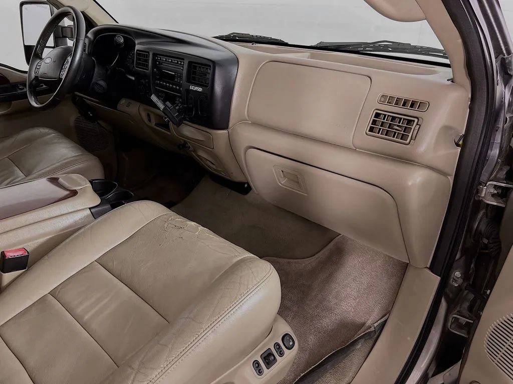 Used 2005 Ford Excursion Limited image 29