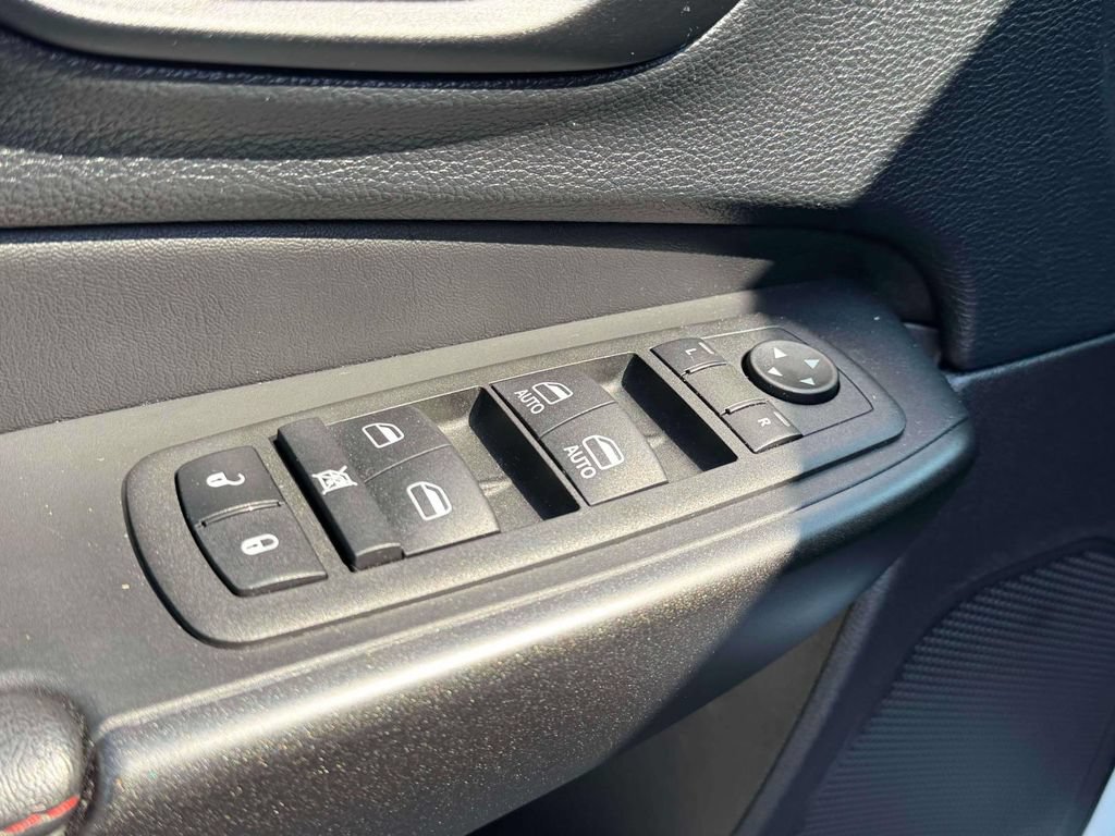 Used 2022 Jeep Cherokee Trailhawk w/ Sun, Sound & Nav Group AWD/4WD image 17