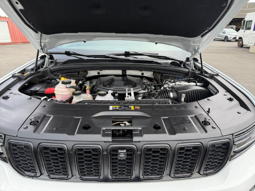 Used 2022 Jeep Grand Cherokee Trailhawk AWD/4WD image 30