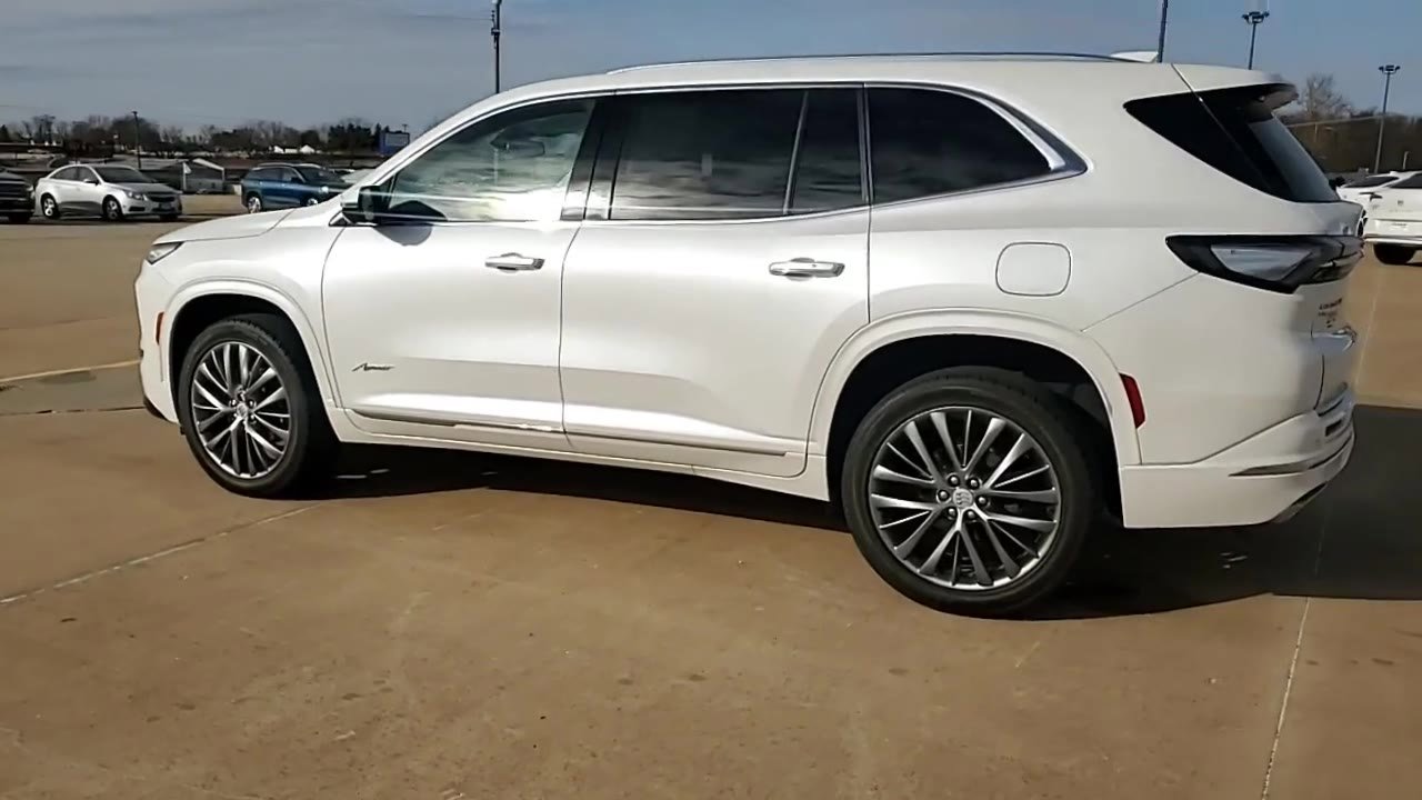 Used 2025 Buick Enclave Avenir image 6