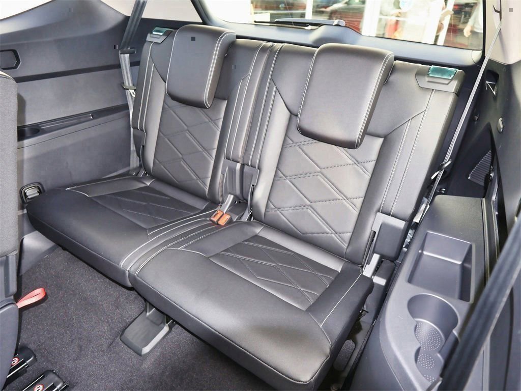 New 2026 Volkswagen Atlas SE image 15