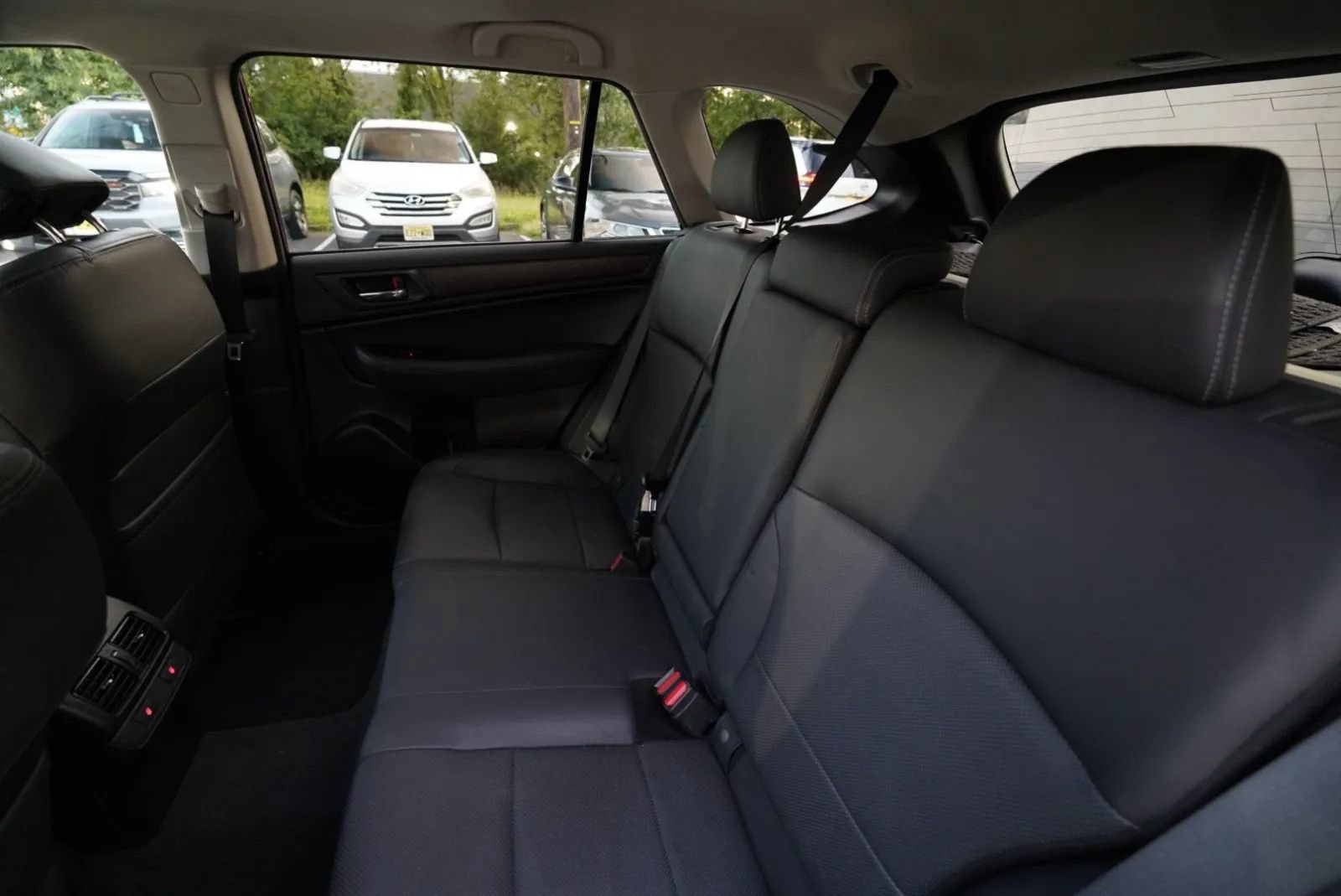 Used 2016 Subaru Outback 2.5i Limited AWD/4WD image 31