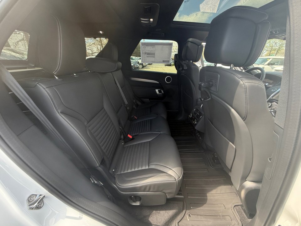 New 2026 Land Rover Discovery Limited Edition AWD/4WD image 28
