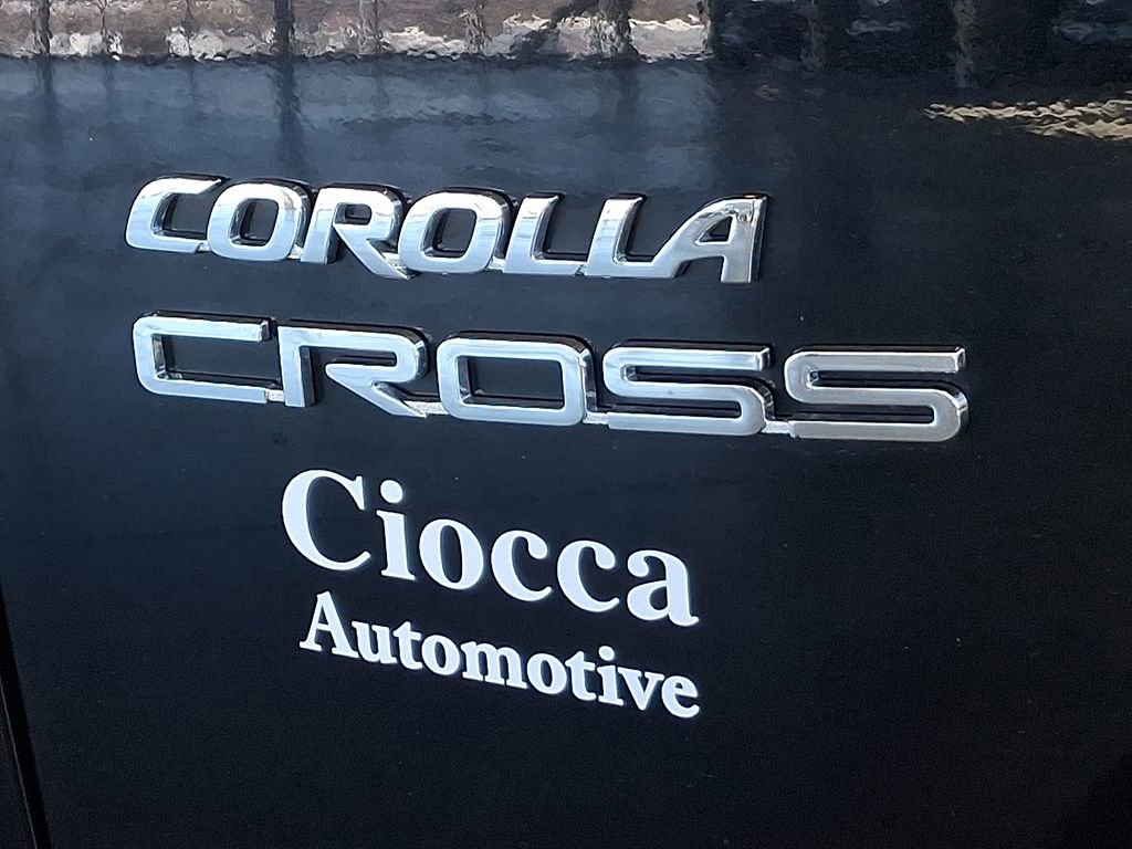 Used 2024 Toyota Corolla Cross LE image 29